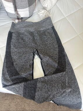 VS pink Active new with tag. Size Large Seamless Heathered Gray Active Leggings